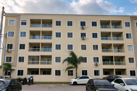 Fachada de apartamento para alugar com 2 quartos, 45m² em Inhoaíba, Rio de Janeiro