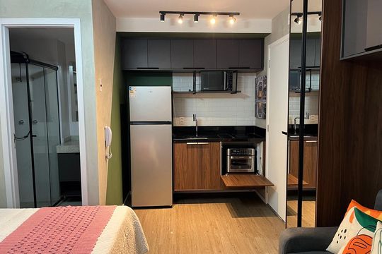 Cozinha de apartamento para alugar com 1 quarto, 27m² em Pinheiros, São Paulo