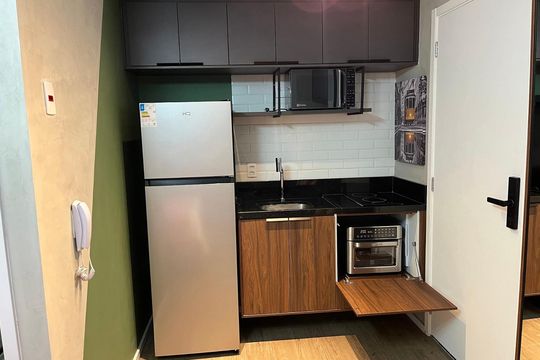 Cozinha de apartamento para alugar com 1 quarto, 27m² em Pinheiros, São Paulo