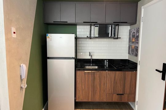 Cozinha de apartamento para alugar com 1 quarto, 27m² em Pinheiros, São Paulo