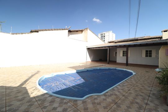 Piscina de casa para alugar com 3 quartos, 150m² em Granada, Uberlândia
