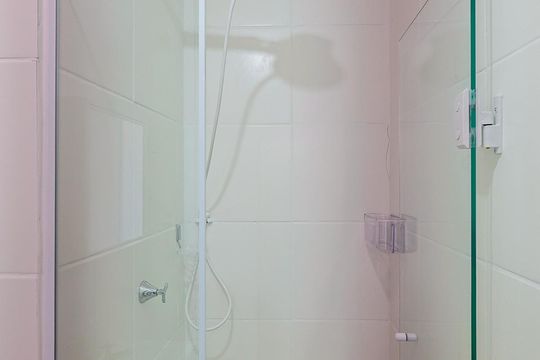 Banheiro de apartamento para alugar com 2 quartos, 44m² em Leme, São Paulo
