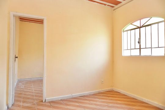 Sala  de casa para alugar com 1 quarto, 85m² em Sagrada Família, Belo Horizonte