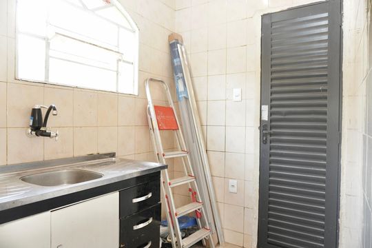 Cozinha  de casa para alugar com 1 quarto, 85m² em Sagrada Família, Belo Horizonte