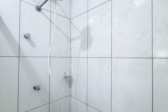 Banheiro social de kitnet/studio para alugar com 1 quarto, 36m² em Ernesto do Nascimento, Contagem