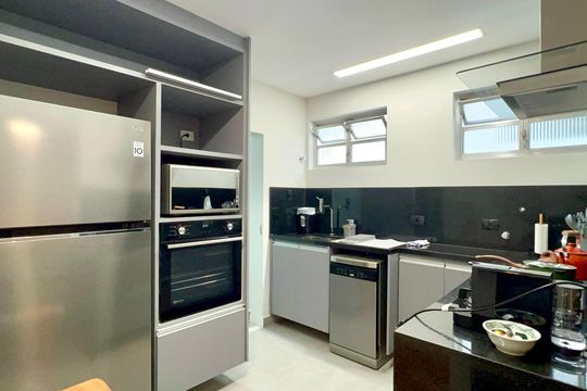 Cozinha de apartamento para alugar com 2 quartos, 72m² em Cerqueira César, São Paulo