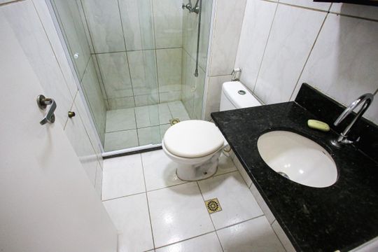 Banheiro de apartamento para alugar com 2 quartos, 56m² em Freguesia (jacarepaguá), Rio de Janeiro