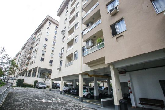 Fachada do Bloco de apartamento para alugar com 2 quartos, 56m² em Freguesia (jacarepaguá), Rio de Janeiro
