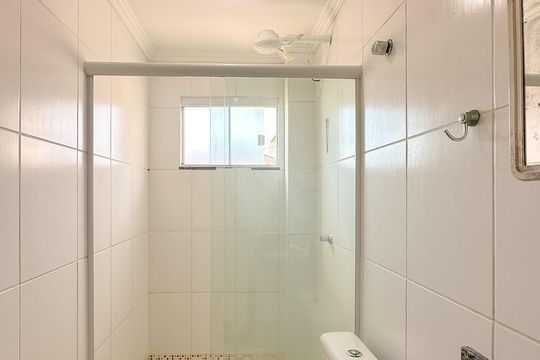 Banheiro de apartamento para alugar com 2 quartos, 68m² em Ingleses do Rio Vermelho, Florianópolis