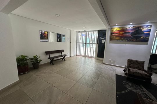 Hall de entrada de apartamento para alugar com 1 quarto, 72m² em Centro, São Vicente