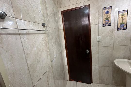 Banheiro de apartamento para alugar com 1 quarto, 72m² em Centro, São Vicente