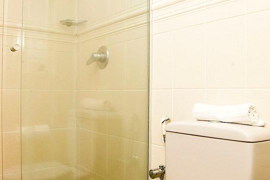 Banheiro Quarto Suíte de apartamento à venda com 1 quarto, 43m² em Rio Branco, Porto Alegre