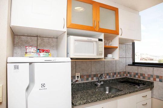 Cozinha de apartamento à venda com 1 quarto, 43m² em Rio Branco, Porto Alegre