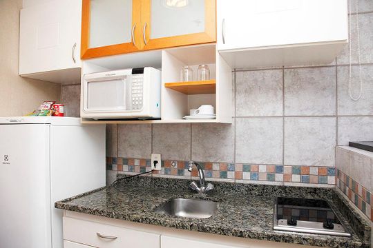 Cozinha de apartamento à venda com 1 quarto, 43m² em Rio Branco, Porto Alegre