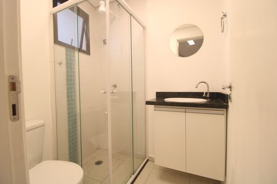 Banheiro de kitnet/studio para alugar com 1 quarto, 25m² em Jurubatuba, São Paulo