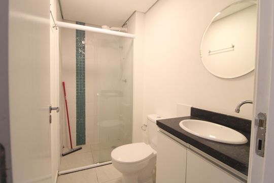 Banheiro de kitnet/studio para alugar com 1 quarto, 30m² em Jurubatuba, São Paulo