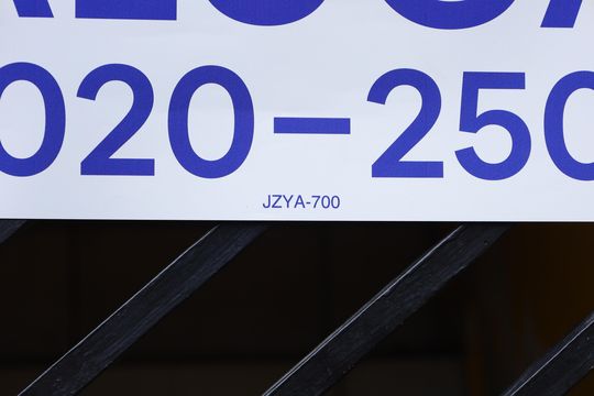 Placa GRANDE instalada na fachada do imóvel, dia 01.09.2026 - Código da placa: JZYA-700 de casa para alugar com 2 quartos, 240m² em Jardim São Paulo, São Paulo