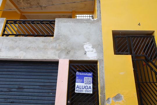 Fachada - Placa GRANDE instalada na fachada do imóvel, dia 01.09.2026 - Código da placa: JZYA-700 de casa para alugar com 2 quartos, 240m² em Jardim São Paulo, São Paulo