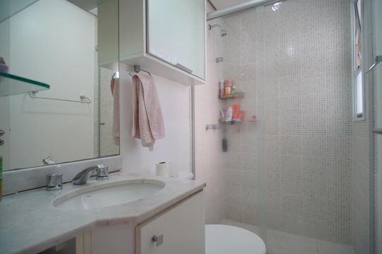 Banheiro de apartamento à venda com 2 quartos, 73m² em Jardim Mauá, Novo Hamburgo