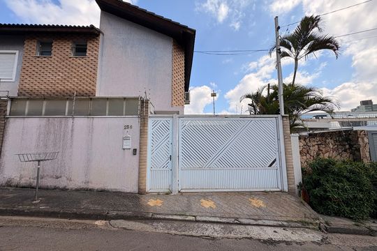 Fachada  de casa à venda com 4 quartos, 125m² em Jardim Bela Vista, Santo André
