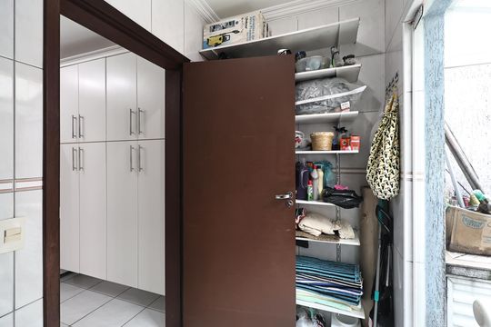Lavanderia de casa à venda com 4 quartos, 125m² em Jardim Bela Vista, Santo André