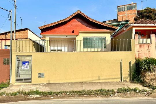 Placa instalada na fachada do imóvel de casa à venda com 2 quartos, 300m² em Jardim Cristin Alice, Guarulhos