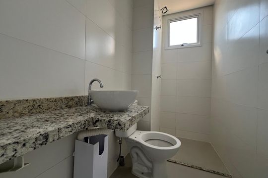Banheiro de kitnet/studio para alugar com 1 quarto, 24m² em Nova Suíça, Belo Horizonte