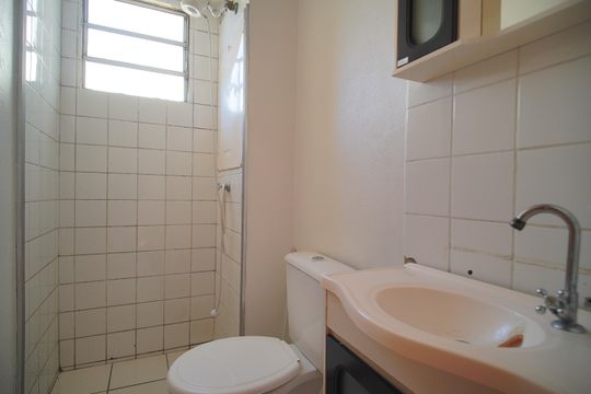 Banheiro de apartamento à venda com 2 quartos, 45m² em São José, São Leopoldo