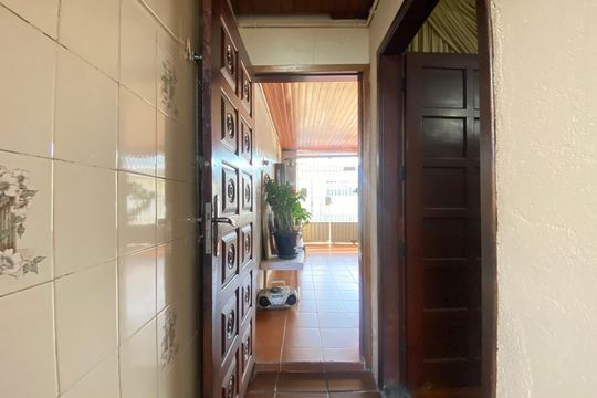 Hall de entrada de casa à venda com 2 quartos, 300m² em Jardim das Flores, Osasco
