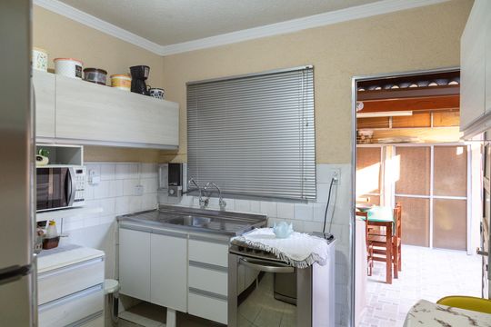 Cozinha de casa à venda com 2 quartos, 87m² em Vila Itapegica, Guarulhos