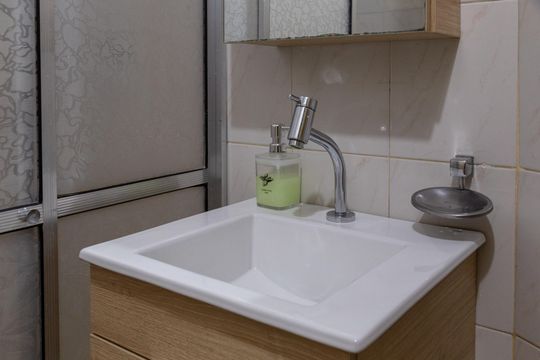 Banheiro de casa à venda com 2 quartos, 87m² em Vila Itapegica, Guarulhos