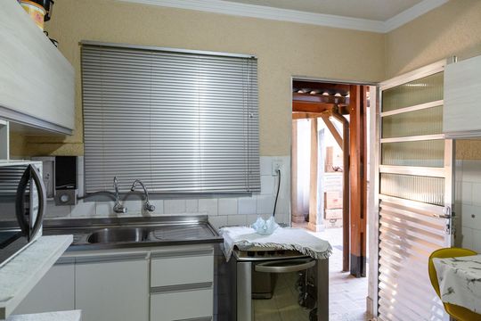 Cozinha de casa à venda com 2 quartos, 87m² em Vila Itapegica, Guarulhos