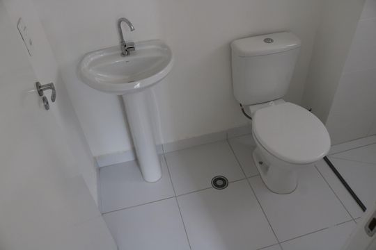 Banheiro de apartamento para alugar com 1 quarto, 29m² em Várzea da Barra Funda, São Paulo