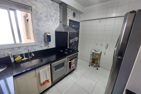 Cozinha de apartamento à venda com 4 quartos, 105m² em Jardim Tupanci, Barueri