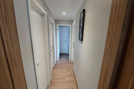Corredor de apartamento à venda com 4 quartos, 105m² em Jardim Tupanci, Barueri
