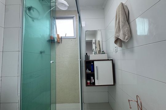 Banheiro de apartamento à venda com 2 quartos, 60m² em São Pedro, Osasco