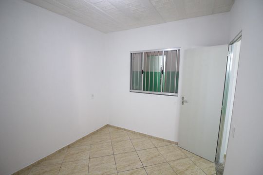 Quarto 1 de apartamento para alugar com 2 quartos, 40m² em Olaria, Contagem