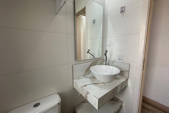 Banheiro de apartamento para alugar com 2 quartos, 57m² em Vila Nossa Senhora da Escada, Barueri