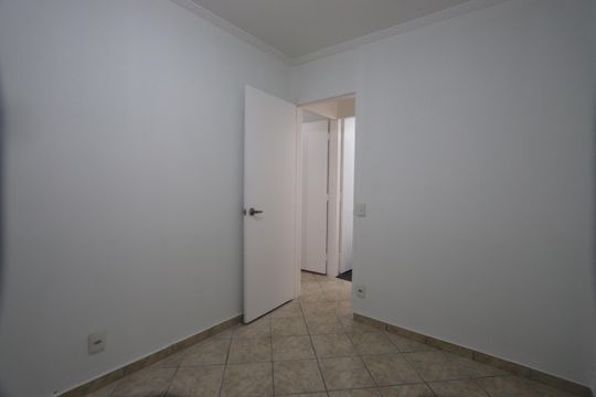 Quarto 2 de apartamento à venda com 2 quartos, 46m² em Jardim Santa Teresinha, São Paulo