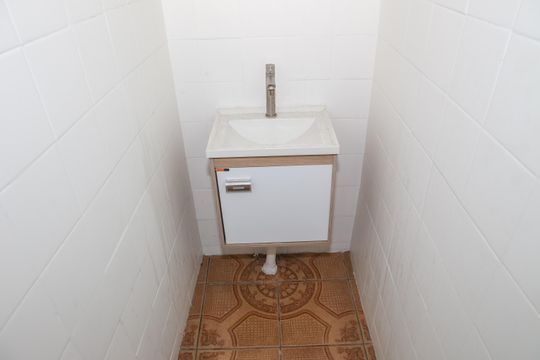 Banheiro de serviço de casa à venda com 3 quartos, 130m² em Pompeia, São Paulo