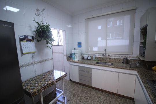 Cozinha de apartamento à venda com 3 quartos, 100m² em Barreiro, Belo Horizonte