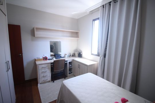 Quarto  de apartamento à venda com 3 quartos, 100m² em Barreiro, Belo Horizonte