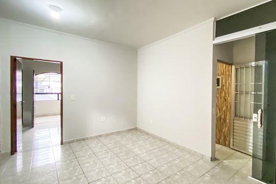 Casa para alugar com 4 quartos, 230m² em Vila Rio Branco, São Paulo