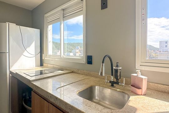 Cozinha de apartamento para alugar com 3 quartos, 90m² em Ingleses Centro, Florianópolis