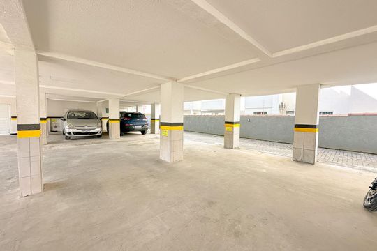 Garagem de apartamento para alugar com 3 quartos, 90m² em Ingleses Centro, Florianópolis