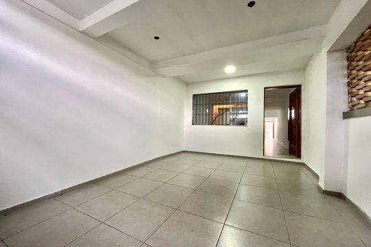 Garagem de casa à venda com 4 quartos, 148m² em Jabaquara, São Paulo