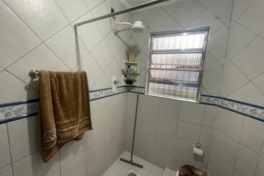 Banheiro de apartamento para alugar com 1 quarto, 46m² em Centro, São Vicente