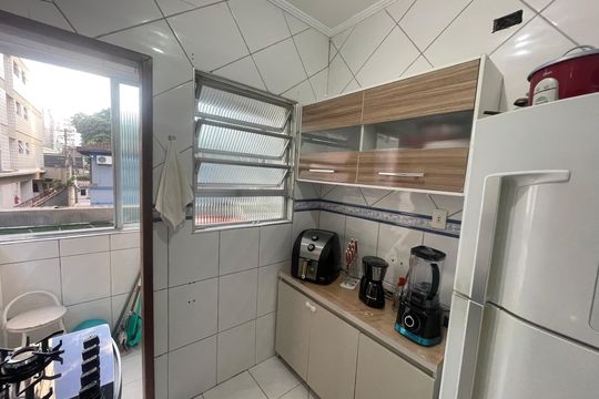 Cozinha de apartamento para alugar com 1 quarto, 46m² em Centro, São Vicente