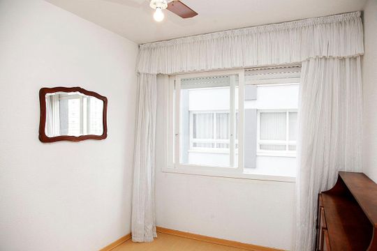 Quarto 2 de apartamento para alugar com 2 quartos, 63m² em Floresta, Porto Alegre