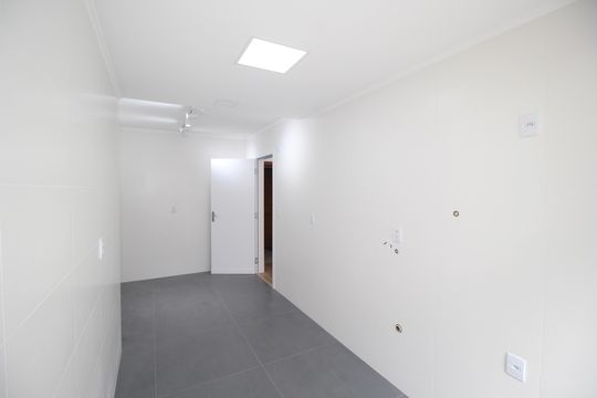 Cozinha de apartamento à venda com 3 quartos, 75m² em Boa Vista, Porto Alegre
